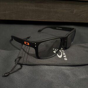 Oakley Holbrook Mens Sunglasses 9102 Silver Reflective Lenses